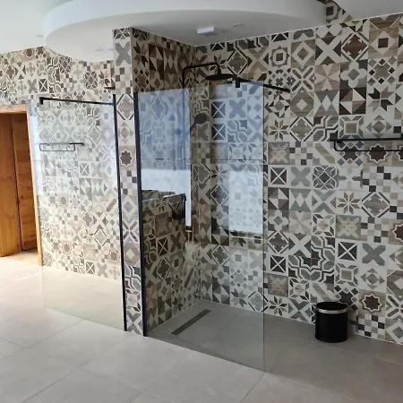 Hotel Deluxe